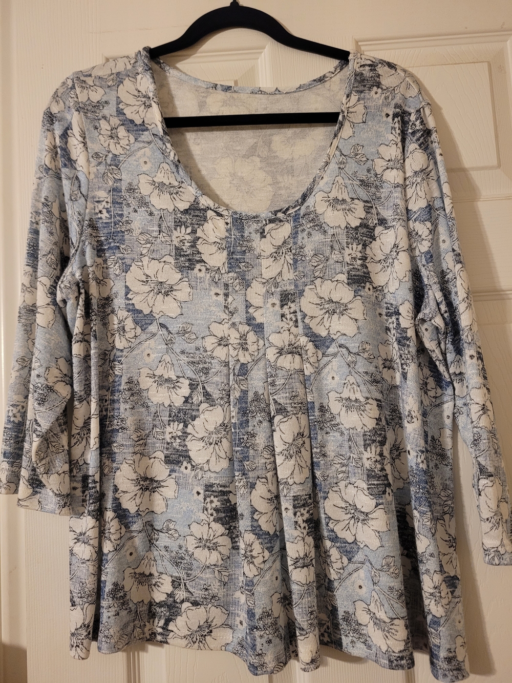 🔥 2 For $20 - Light Blue Floral 3/4 Sleeve Scoop Neck Top